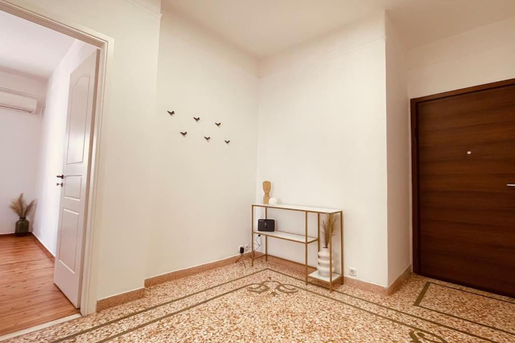 Daisy Apartment 15 Min To Acropolis Athens Exterior photo