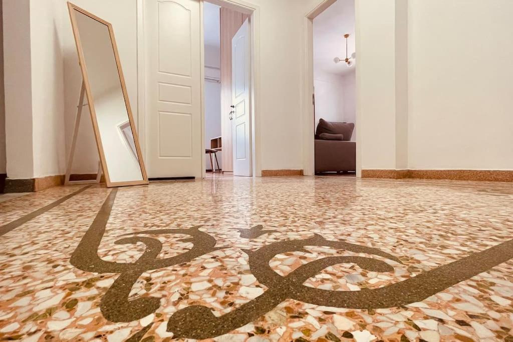 Daisy Apartment 15 Min To Acropolis Athens Exterior photo
