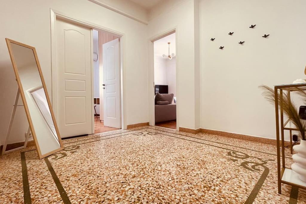 Daisy Apartment 15 Min To Acropolis Athens Exterior photo