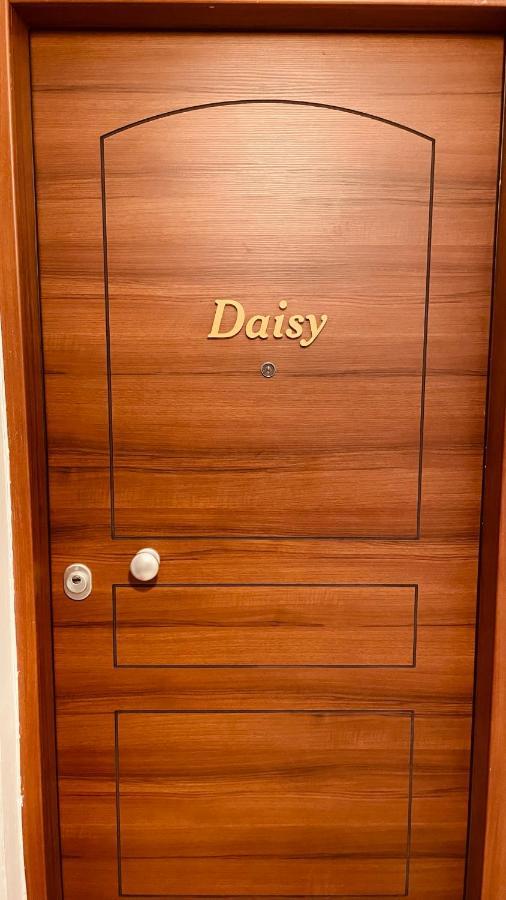 Daisy Apartment 15 Min To Acropolis Athens Exterior photo